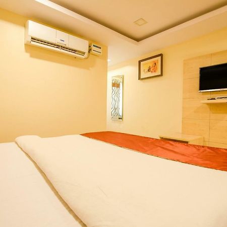 Oyo 13494 Hotel Nakshatra Inn Hyderabad Exteriör bild