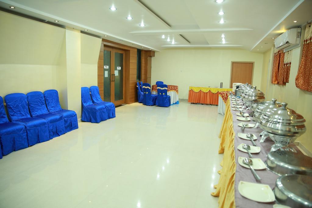 Oyo 13494 Hotel Nakshatra Inn Hyderabad Exteriör bild