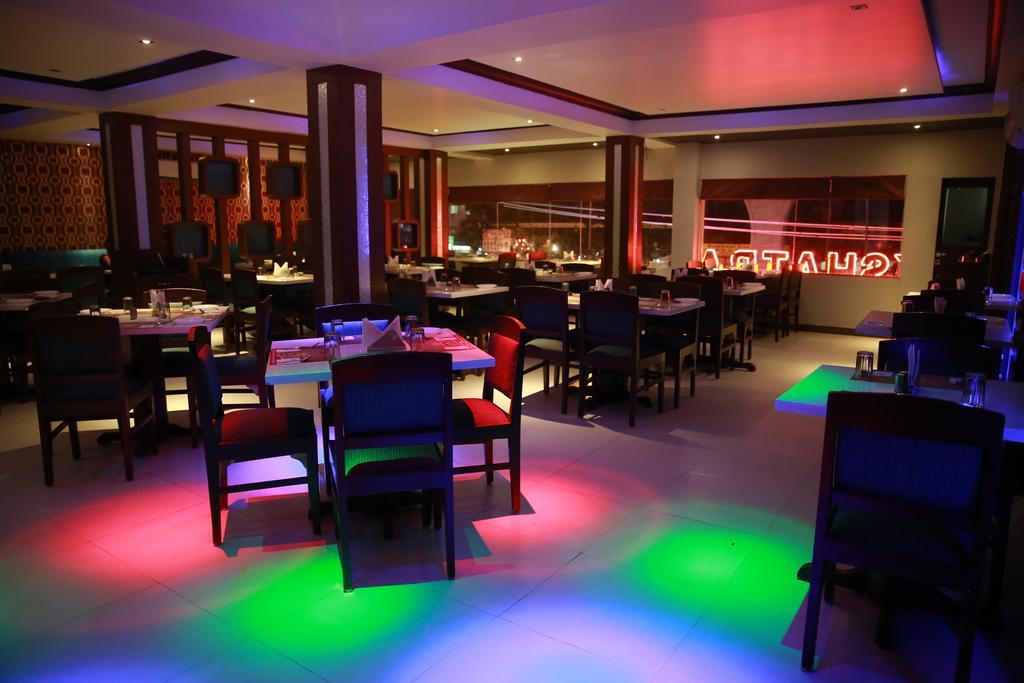 Oyo 13494 Hotel Nakshatra Inn Hyderabad Exteriör bild