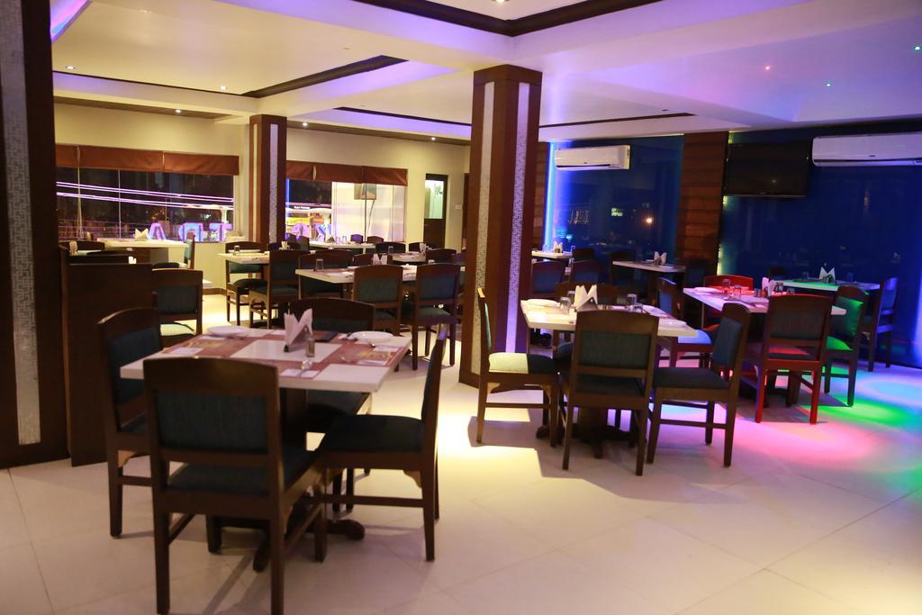 Oyo 13494 Hotel Nakshatra Inn Hyderabad Exteriör bild