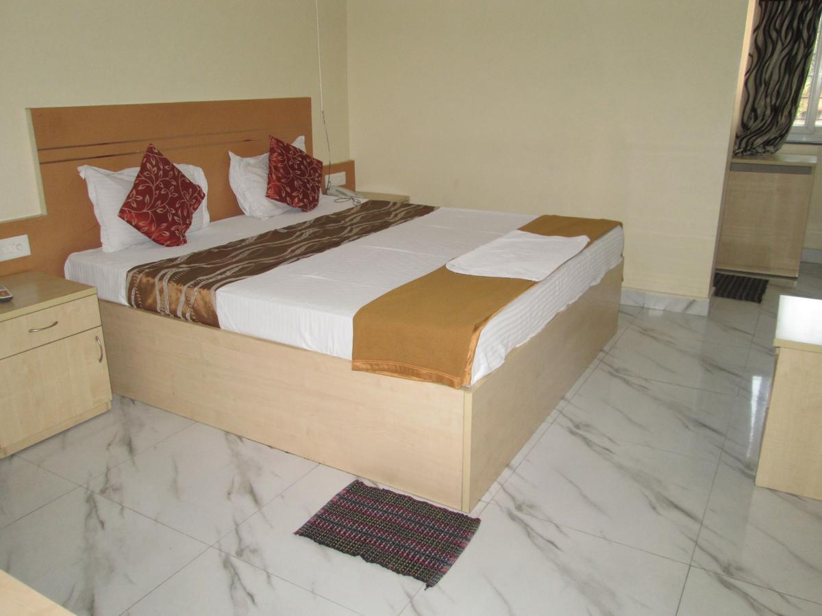 Oyo 13494 Hotel Nakshatra Inn Hyderabad Exteriör bild