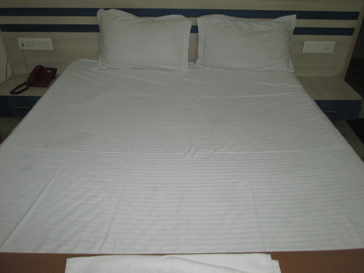 Oyo 13494 Hotel Nakshatra Inn Hyderabad Exteriör bild