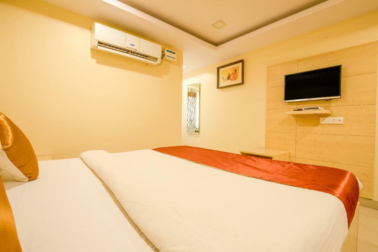 Oyo 13494 Hotel Nakshatra Inn Hyderabad Exteriör bild