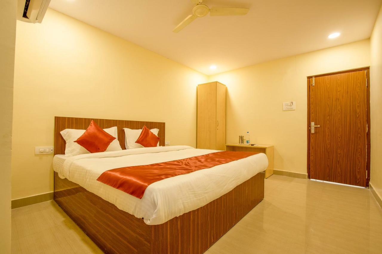 Oyo 13494 Hotel Nakshatra Inn Hyderabad Exteriör bild