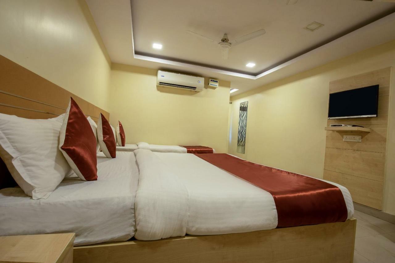Oyo 13494 Hotel Nakshatra Inn Hyderabad Exteriör bild