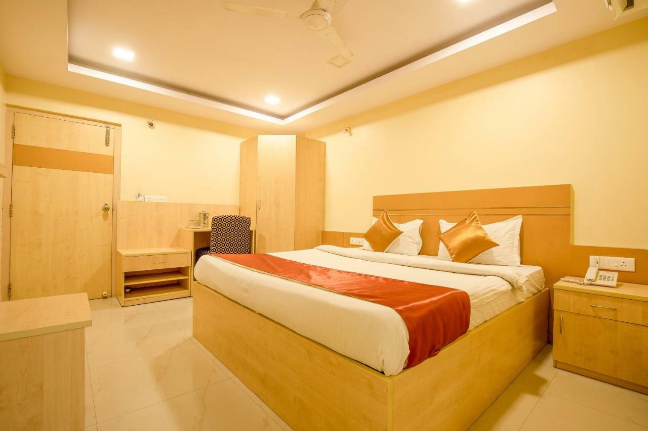 Oyo 13494 Hotel Nakshatra Inn Hyderabad Exteriör bild