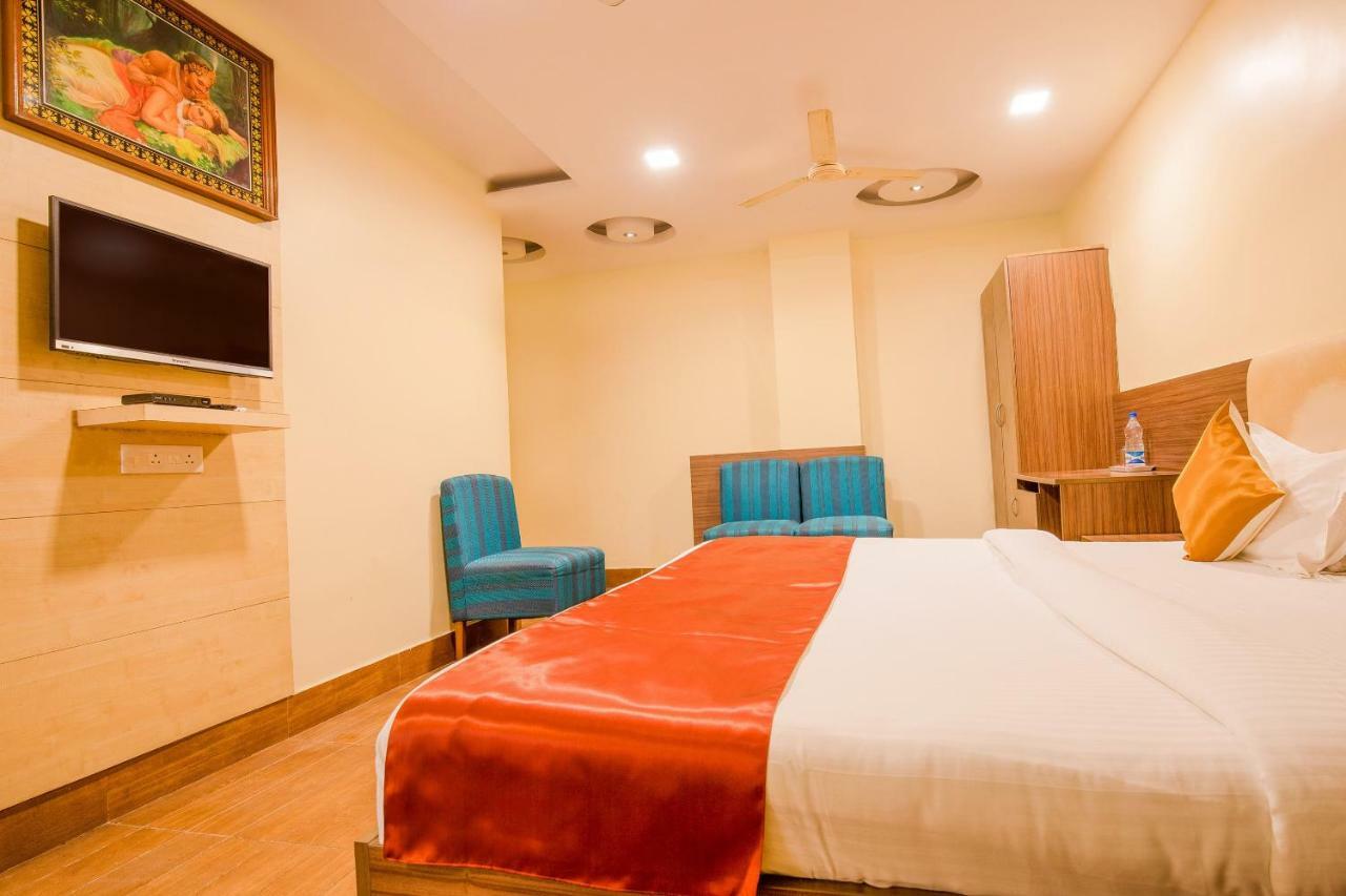 Oyo 13494 Hotel Nakshatra Inn Hyderabad Exteriör bild
